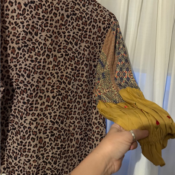 Benares Leopard Print Women's Top with Yellow Sleeves nwot sz L - Picture 6 of 7